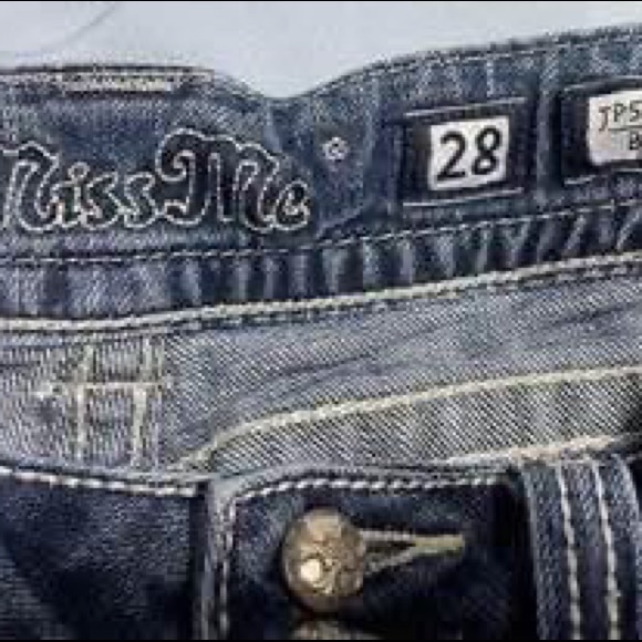 Women’s 28 x 32” Miss Me Boot jeans - Picture 7 of 10